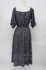 画像2: evelyn / ウエストシャーリング小花柄ワンピース F クロｘピンク T-26-04-29-043-LO-OP-YM-ZT (2)