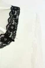 画像3: DearMyLove / フロントレースアップリボンブラウス 3L シロ×クロ T-26-05-09-009-GO-BL-OW-ZT (3)