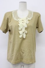 画像1: INGEBORG / レース襟&リボンTシャツ  カーキ T-26-06-17-015-LO-TS-SA-ZT (1)