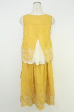 画像2: axes femme / スカラップ刺繍タンク&スカートセットアップ  イエローＸ白 T-26-07-11-006-AX-TO-SA-ZT (2)