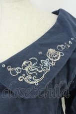 画像3: axes femme POETIQUE / マリン刺繍オフショルブラウス M 紺 T-26-07-15-028-AX-BL-TE-ZT (3)
