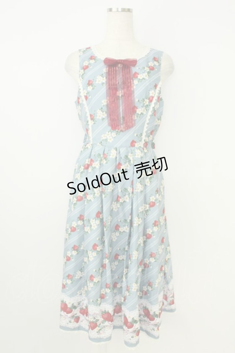 画像1: axes femme kawaii / いちご柄ジャンパースカート M サックス T-26-07-15-031-AX-OP-TE-ZH (1)