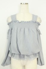画像1: axes femme POETIQUE / シャーリング肩空きブラウス M ブルーグレー T-26-07-15-022-AX-BL-TE-ZT (1)