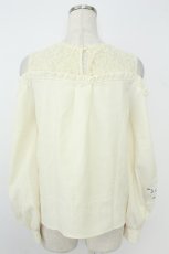 画像2: axes femme POETIQUE / 肩あき刺繍ブラウス M アイボリー T-26-07-18-011-AX-BL-TE-ZT (2)