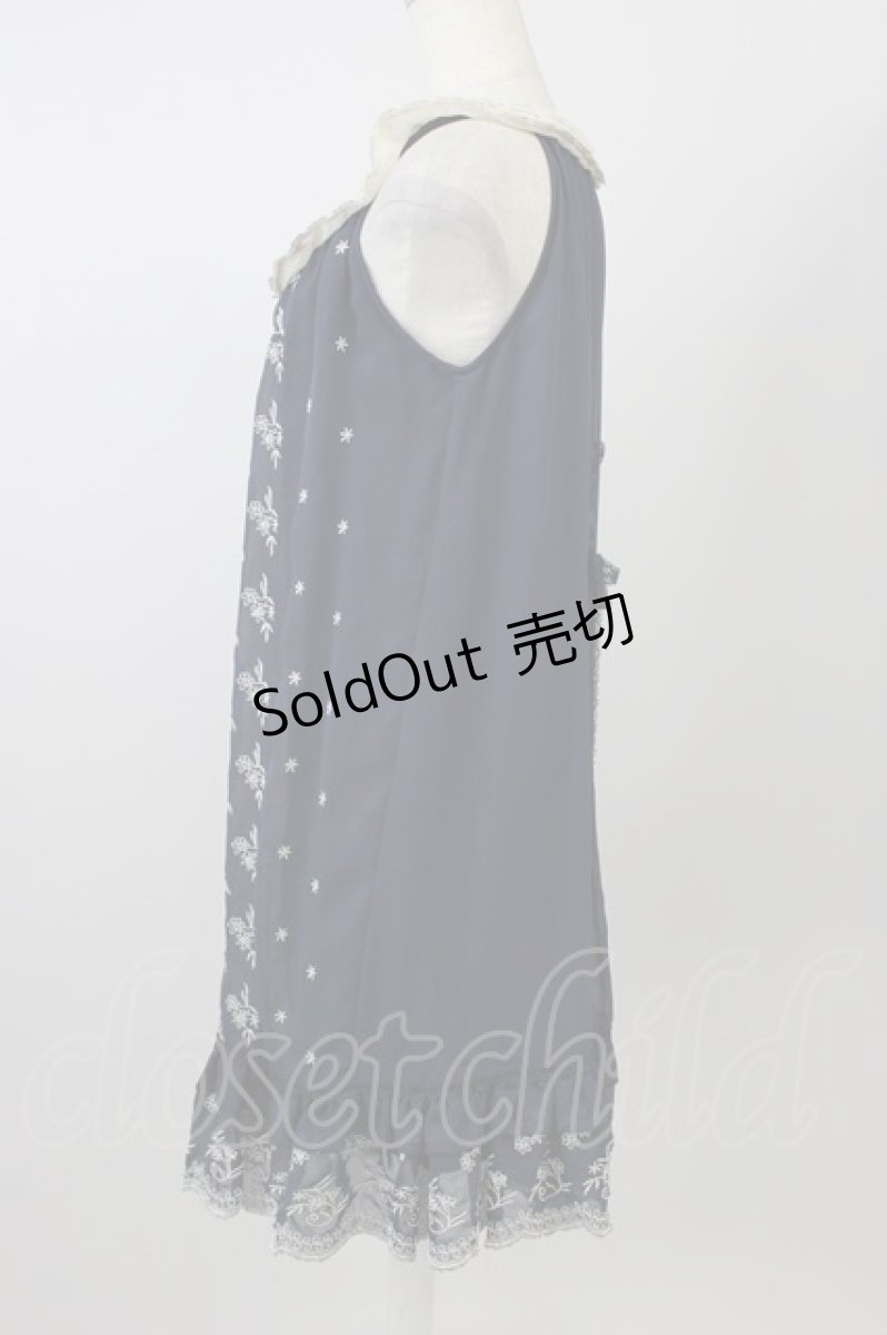 画像3: axes femme / フロントティアードプリーツノースリーブワンピース  ネイビーＸ白 T-26-08-04-030-AX-OP-SA-ZT (3)
