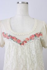 画像4: axes femme / ローズプリントレース切り替え半袖カットソー  アイボリー T-26-08-04-006-AX-TO-SA-ZT (4)