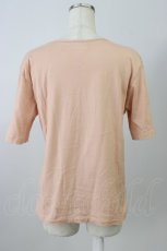 画像2: KANEKO ISAO / 胸元リボンコサージュTシャツ  ピンク T-26-08-04-015-EL-TS-SA-ZT (2)