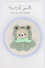 画像1: LOLITA / カエルくま刺繍ブローチ   T-26-08-05-024-LO-AC-TE-ZT (1)