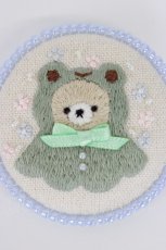 画像3: LOLITA / カエルくま刺繍ブローチ   T-26-08-05-024-LO-AC-TE-ZT (3)