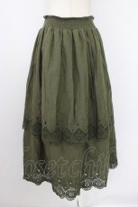 画像2: axes femme / 裾刺繍ティアードスカート  カーキ T-26-08-12-030-AX-SK-SA-ZT (2)
