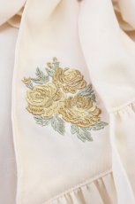 画像5: axes femme kawaii / クラシックローズ刺繍ブラウス  ベージュ T-26-08-14-034-AX-BL-SA-ZT (5)