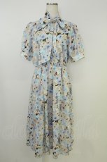 画像1: axes femme POETIQUE / フラワーキャットボウタイワンピース  ピンクＸサックスＸアイボリー T-26-08-19-026-AX-OP-SA-ZT (1)