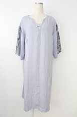 画像1: axes femme / チュール×花刺繍ワンピース  サックス T-26-08-29-021-AX-OP-HR-ZT (1)
