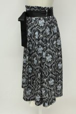 画像3: axes femme / オーナメント柄裾フリルスカート  黒 T-26-08-31-036-AX-SK-SA-ZT (3)
