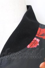 画像4: CIVARIZE / Roseプリントドロップショルダーブルゾン 44 ブラックｘレッド T-26-09-13-005-PU-JA-YM-ZT (4)