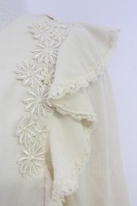 画像3: axes femme / 肩フリルフラワーレースブラウス  アイボリー T-26-10-04-001-AX-BL-SA-ZT (3)