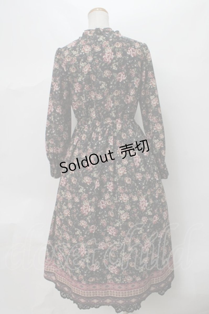 画像2: 【SALE】axes femme NOSTALGIE / パネル柄ボウタイ付きワンピース  黒 Y-24-03-22-149-AX-OP-AS-ZH (2)