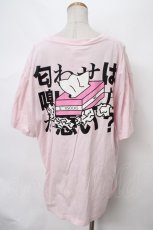 画像2: 【SALE】KRY CLOTHING / 半袖「匂嗅悪？？」ハーフスリーブTシャツ  ピンク Y-24-04-01-062-EL-TO-SZ-ZT325 (2)