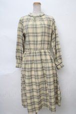画像1: 【SALE】axes femme / チェック柄ハイネックワンピース F ベージュ Y-24-04-13-129-AX-OP-SZ-ZT195 (1)