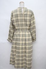 画像2: 【SALE】axes femme / チェック柄ハイネックワンピース F ベージュ Y-24-04-13-129-AX-OP-SZ-ZT195 (2)