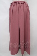 画像2: 【SALE】axes femme / フラワー刺繍カットソースカート F ピンク Y-24-04-13-169-AX-SK-SZ-ZT131 (2)