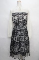画像2: 【SALE】axes femme POETIQUE / パッチワーク柄×チュールワンピース M 黒 Y-24-05-06-179-AX-OP-SZ-ZH (2)