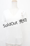 Ozz oneste / 薔薇刺繍Vネックトップス  白 Y-24-08-28-053-OO-TO-SZ-ZS