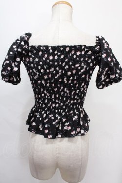 画像2: MARBLE / ブローチ付きシャーリングブラウス M-L 黒地白花柄 Y-24-09-05-064-GO-BL-SZ-ZT341