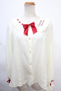 axes femme kawaii / お菓子刺繍ブラウス  キナリ Y-24-11-12-019-AX-BL-SZ-OS
