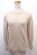 axes femme / ビジューニットインナープルオーバー M ゴールド Y-25-01-22-076-AX-TO-SZ-ZT347