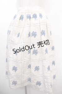 an another angelus / タイル総刺繍ギャザースカート F オフホワイト Y-25-01-23-054-CA-SK-SZ-ZY