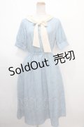 Fi.n.t / Reinetteストライプボウタイワンピース  サックス Y-25-01-30-195-CA-OP-AS-ZY