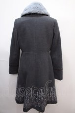 画像2: 【SALE】axes femme / オーナメント刺繍入りコート M グレー Y-25-02-03-109-AX-CO-SZ-ZTC040 (2)