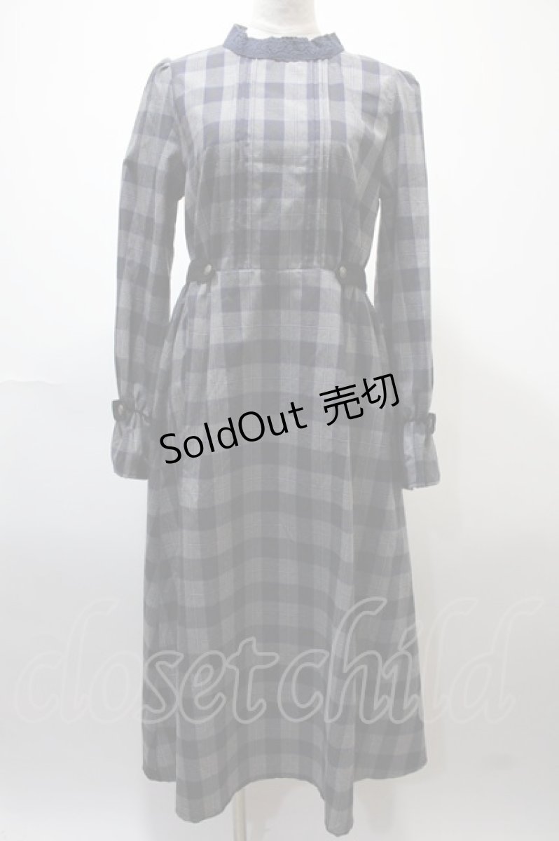 画像1: 【SALE】axes femme POETIQUE / ベルトデザインロングワンピース  グレー Y-25-02-13-221-AX-OP-SZ-ZH (1)