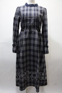axes femme POETIQUE / ベルトデザインロングワンピース  グレー Y-25-02-13-221-AX-OP-SZ-ZT301