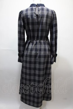 画像2: axes femme POETIQUE / ベルトデザインロングワンピース  グレー Y-25-02-13-221-AX-OP-SZ-ZT301