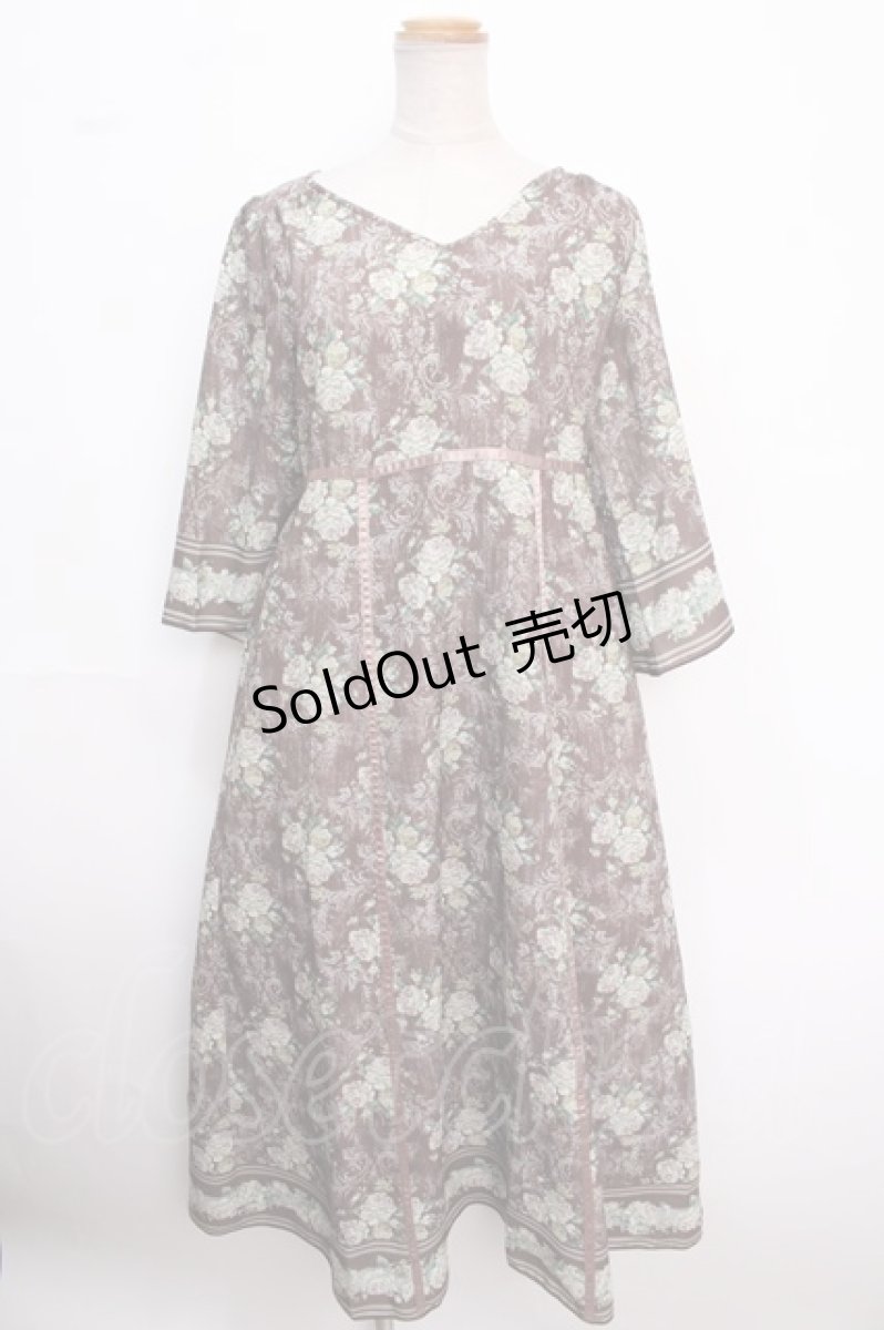 画像1: 【SALE】axes femme / ウォールオーナメント柄ワンピース M 茶 Y-25-02-16-183-AX-OP-SZ-ZT448 (1)