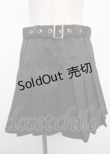 LISTEN FLAVOR / バックルベルト付きプリーツスカート  ブラック Y-25-02-21-203-PU-SK-SZ-ZY