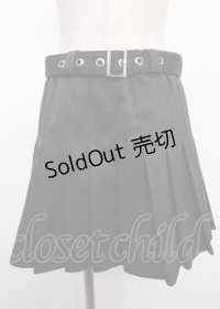 LISTEN FLAVOR / バックルベルト付きプリーツスカート  ブラック Y-25-02-21-203-PU-SK-SZ-ZY