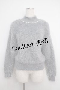 axes femme / パール付きフェザーニット  グレー Y-25-02-27-083-AX-TO-SZ-ZT108