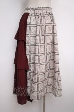 画像2: 【SALE】axes femme / プリーツ切り替えローズ額縁柄スカート  ワイン×キナリ Y-25-02-27-155-AX-SK-SZ-ZT340 (2)