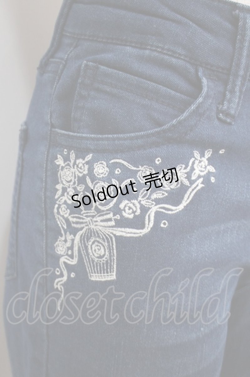 画像3: 【SALE】axes femme / 香水×バラ刺繍デニムパギンス M インディゴ Y-25-02-27-167-AX-PA-SZ-ZT220 (3)
