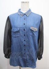 GLAD NEWS / スタッズ付き袖チュールデニムシャツ  ブルー Y-25-03-04-079-GL-TO-SZ-ZY