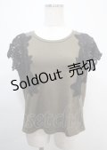 axes femme / 肩フラワーレースシャツ  カーキ Y-25-03-04-040-AX-TO-SZ-ZI