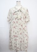 axes femme / ローズレース柄ボータイワンピース F 生成り Y-25-03-07-104-AX-OP-SZ-ZS