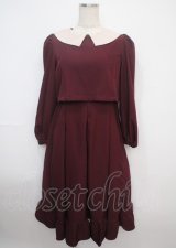 m petit by misako / サンリオキャラクターズコラボ マイメロディワッペン付きワンピース  ワイン Y-25-03-07-110-LO-OP-SZ-ZT309