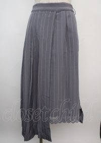 axes femme / ストライプアシメプリーツスカート F ブルー Y-25-03-07-173-AX-SK-SZ-ZT340