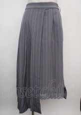 画像1: 【SALE】axes femme / ストライプアシメプリーツスカート F ブルー Y-25-03-07-173-AX-SK-SZ-ZT340 (1)