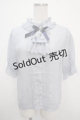 axes femme / カメオ×ジャボブローチ付ブラウス F ブルー Y-25-03-21-065-AX-BL-SZ-ZS