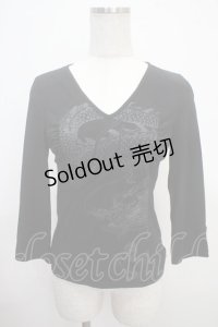 Ozz Croce / 龍プリントVネックトップス  黒 Y-25-03-21-099-OO-TO-SZ-ZY